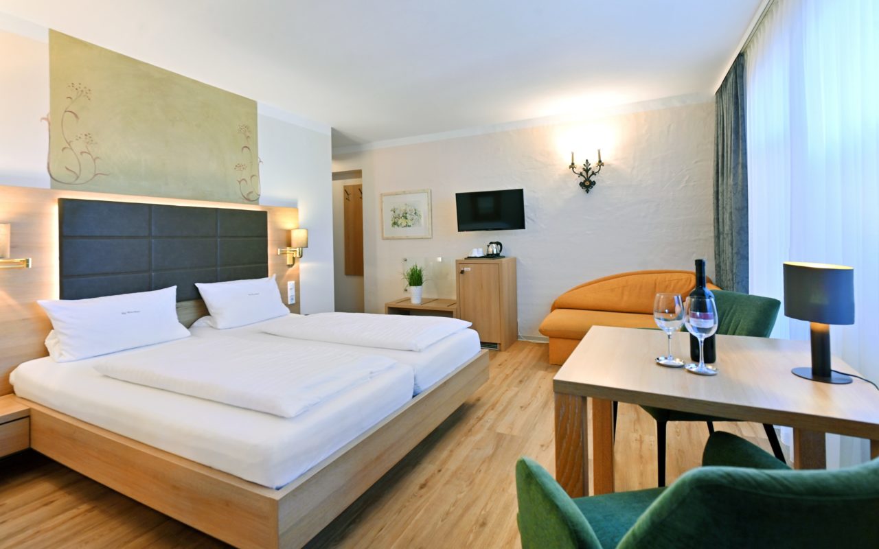 Landhaushotel Hof Wasserkuppe Beispiel Zimmerkategorie Ambiente Wohn-Schlafraum