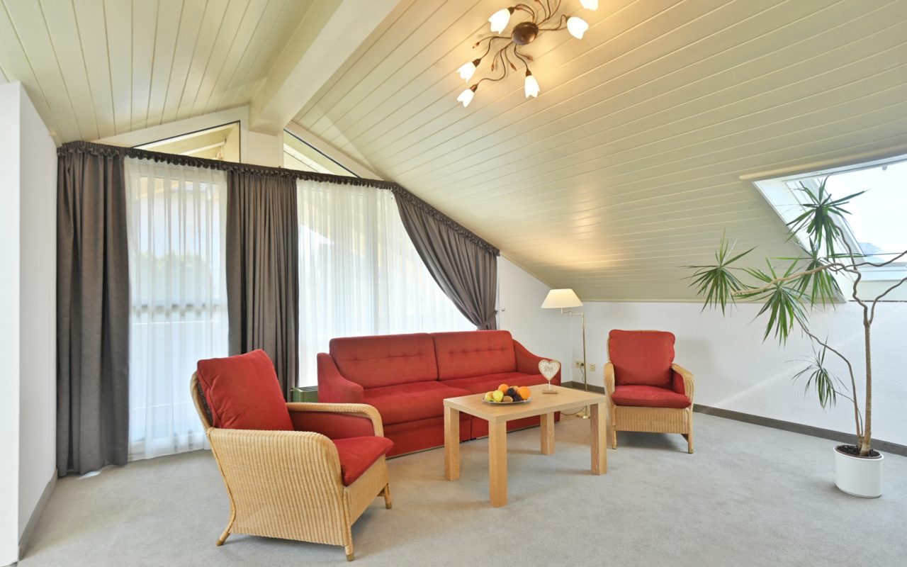 Landhaushotel Hof Wasserkuppe Beispiel Zimmerkategorie Suite Wohnraum