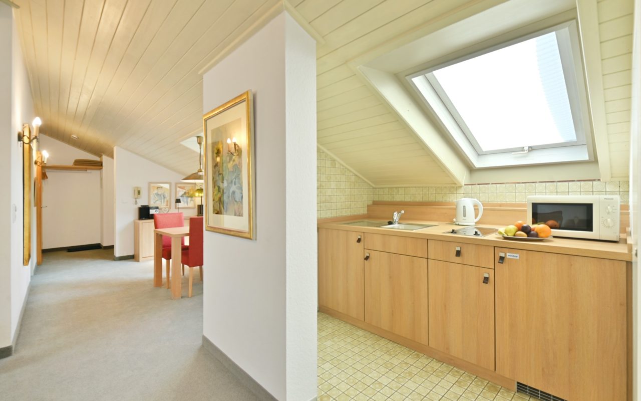 Landhaushotel Hof Wasserkuppe Beispiel Zimmerkategorie Suite Essgruppe/Teeküche