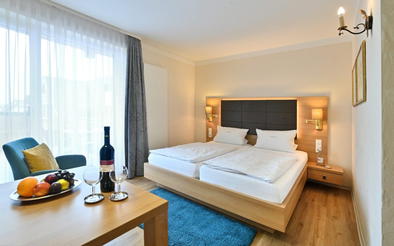 Landhaushotel Hof Wasserkuppe Beispiel Zimmerkategorie Komfort Wohn-Schlafraum