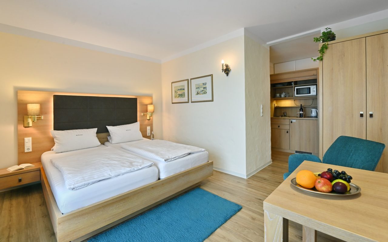 Landhaushotel Hof Wasserkuppe Beispiel Zimmerkategorie Komfort Wohn-Schlafraum