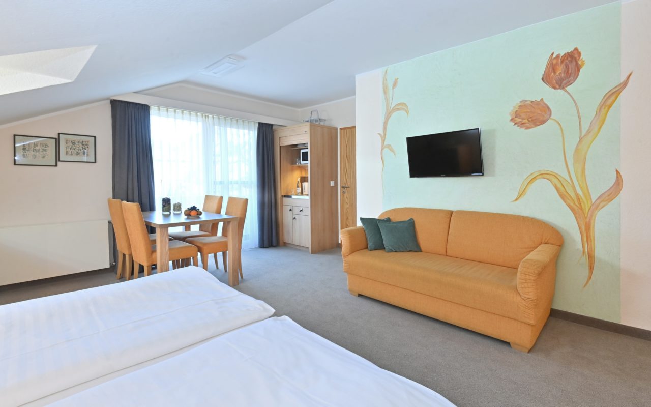 Landhaushotel Hof Wasserkuppe Beispiel Zimmerkategorie Komfort Wohn-Schlafraum