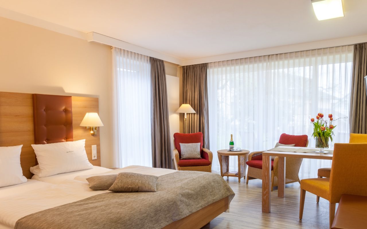 Landhaushotel Hof Wasserkuppe Beispiel Zimmerkategorie Komfort Wohn-Schlafraum