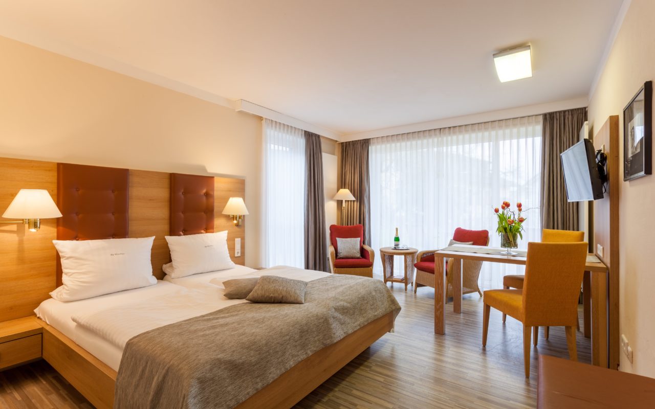 Landhaushotel Hof Wasserkuppe Beispiel Zimmerkategorie Komfort Wohn-Schlafraum